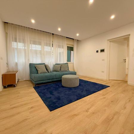 Lake Lovers House Lesa Bagian luar foto