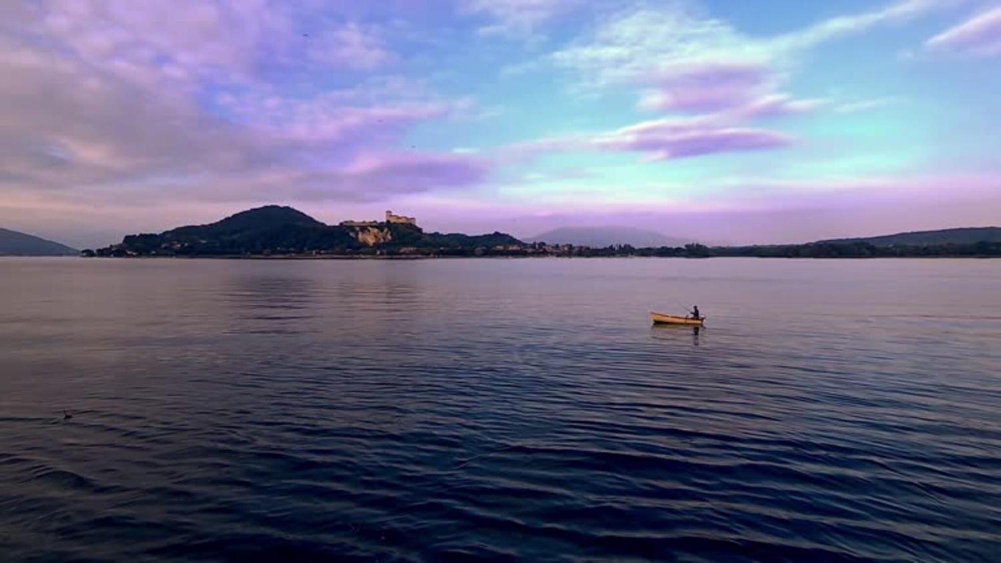 Lake Lovers House Lesa Bagian luar foto